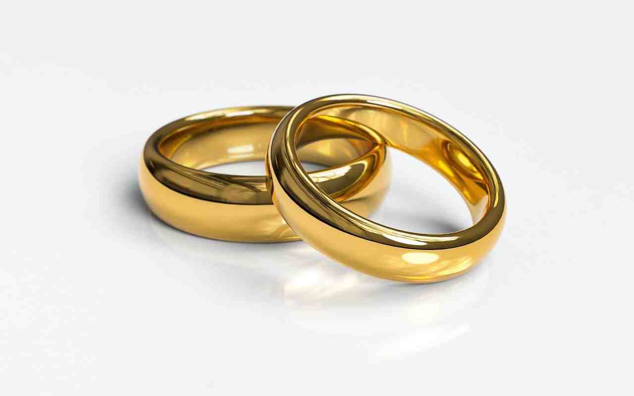anneaux de mariage, bagues de fiançailles, mariage